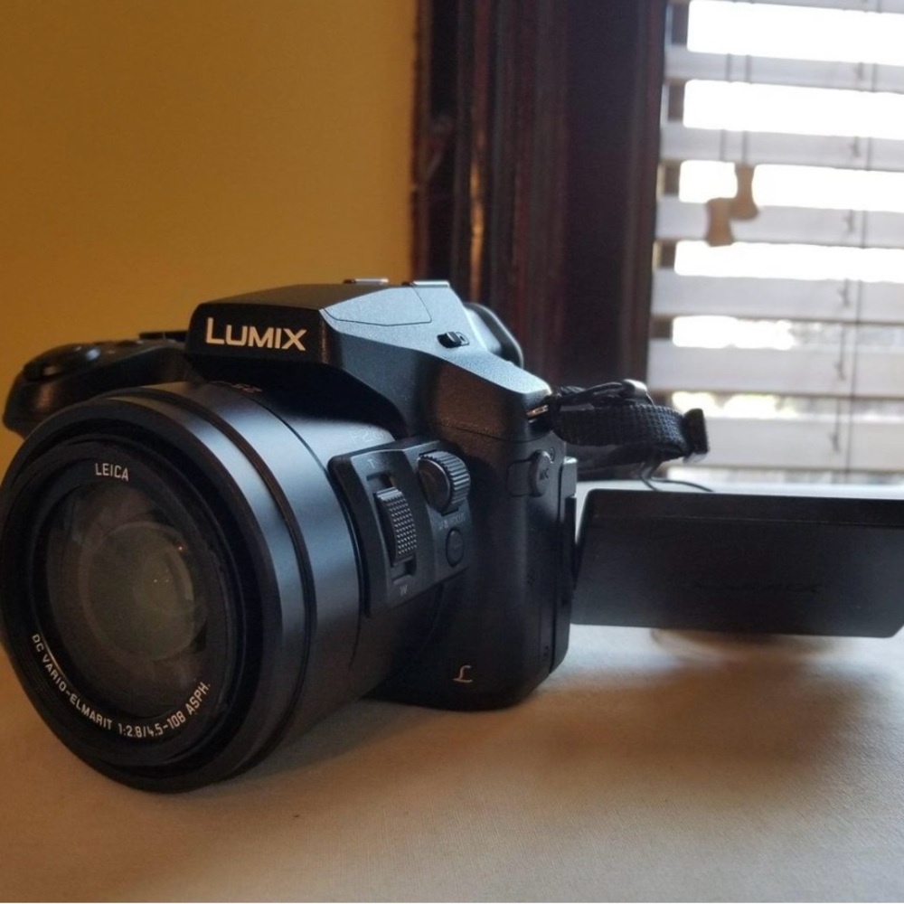 LUMIX FZ300 1/2.3-inch 12.1-MP Digital with LEICA DC 24X F2.8 Zoom Lens